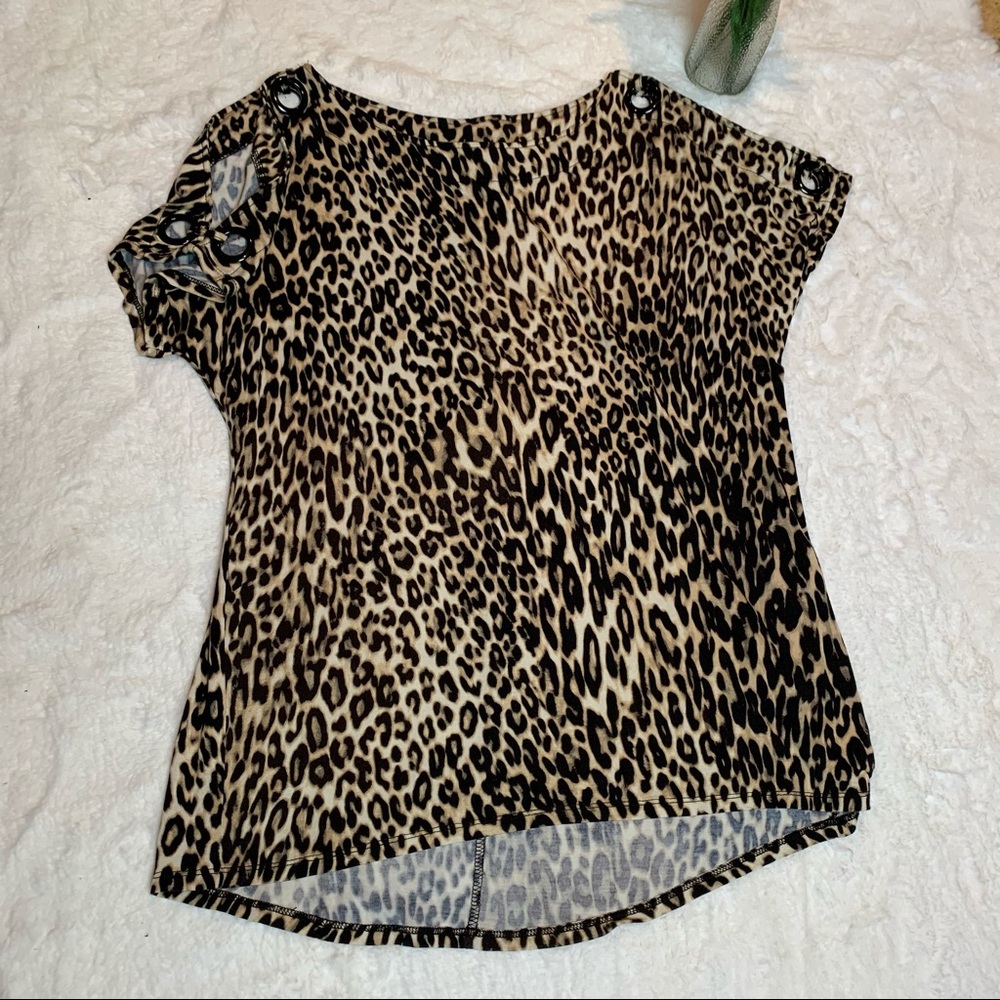 Cable & Gauge Leopard Print Split Sleeve Top Sz M